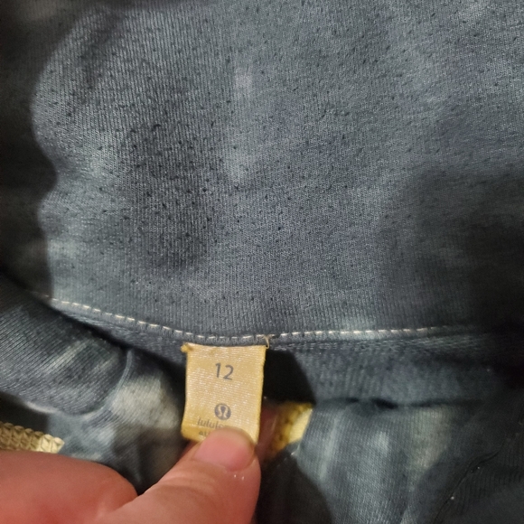 Size 12 lululemon zip up - Picture 3 of 4